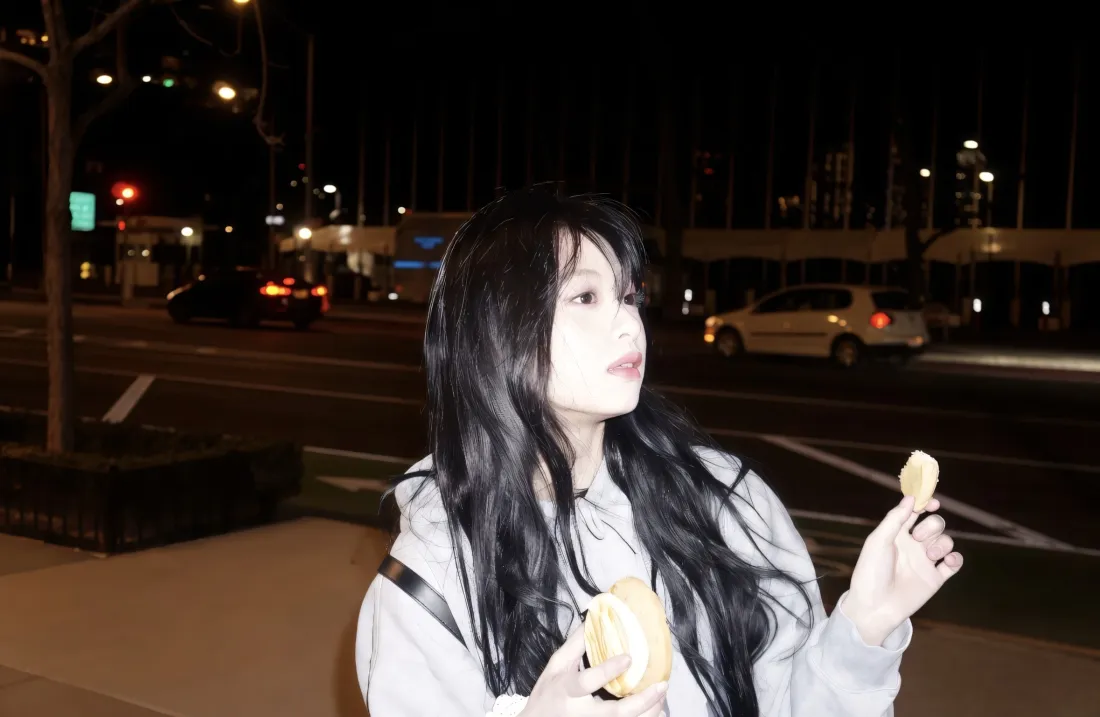 2k郑雅贤壁纸｜夜晚街道背景图片 - 闪光灯「哲风壁纸」