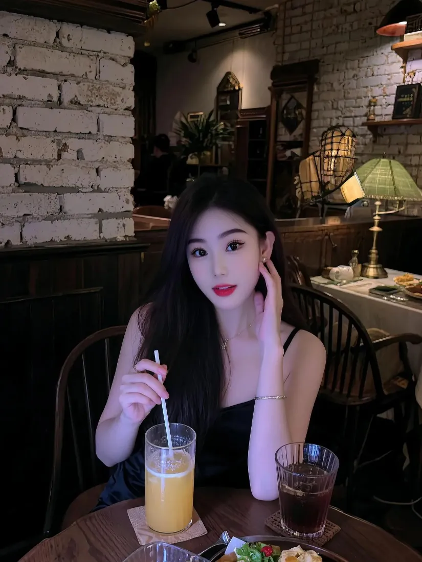 黑衣美女手机壁纸｜餐厅背景图片 - 饮品美食灯光「哲风壁纸」