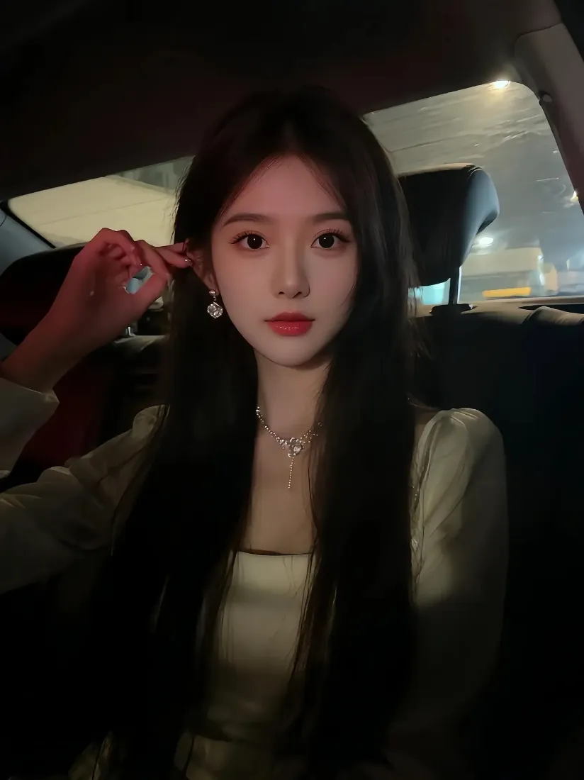 车内美女手机壁纸｜车内背景图片 - 长发美女红唇「哲风壁纸」