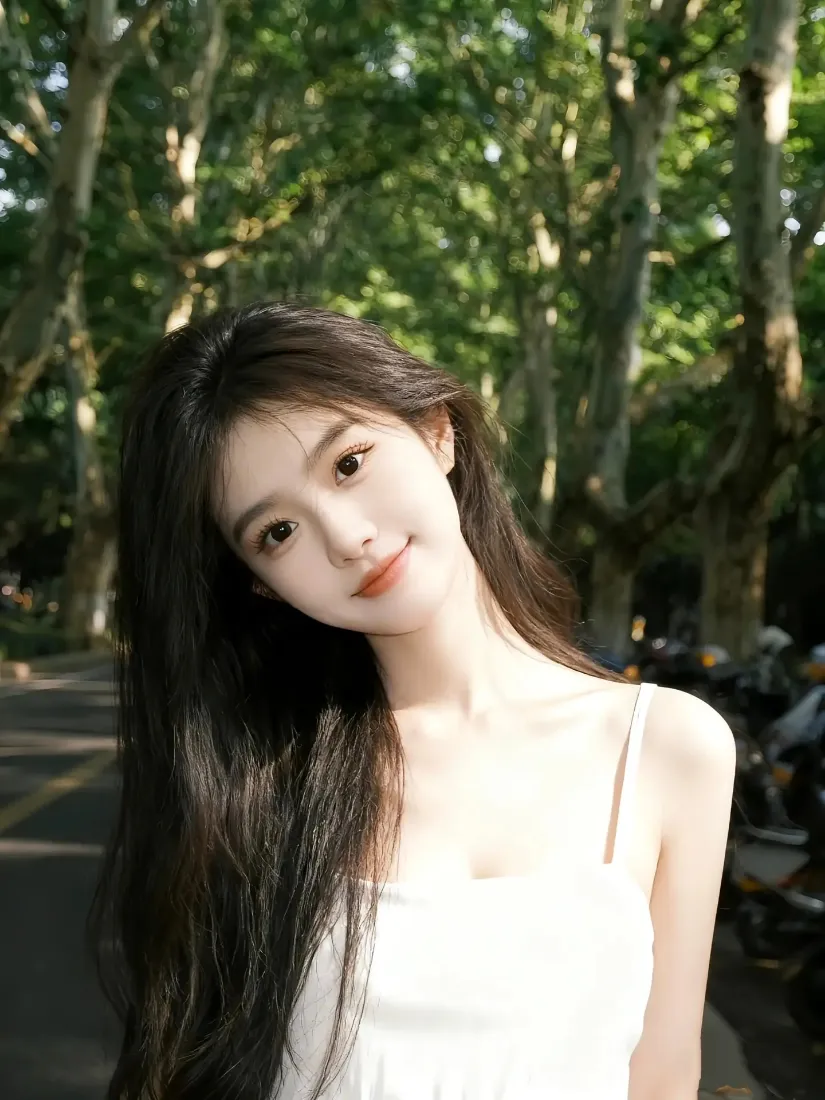 白衣美女手机壁纸｜绿树背景图片 - 清新街景「哲风壁纸」