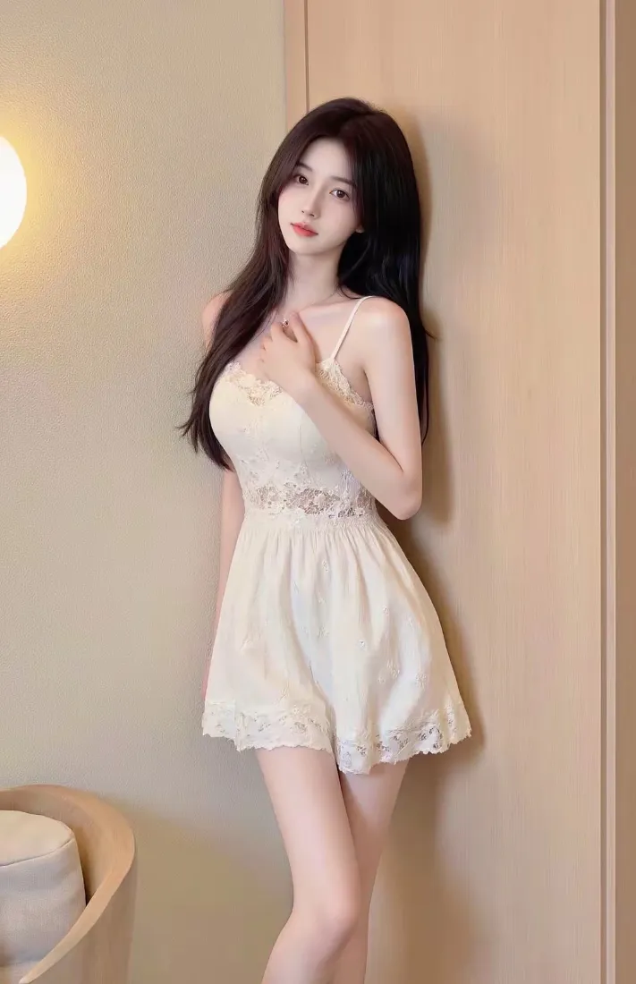 美女吊带裙手机壁纸｜暖光背景 - 居家气质女神「哲风壁纸」