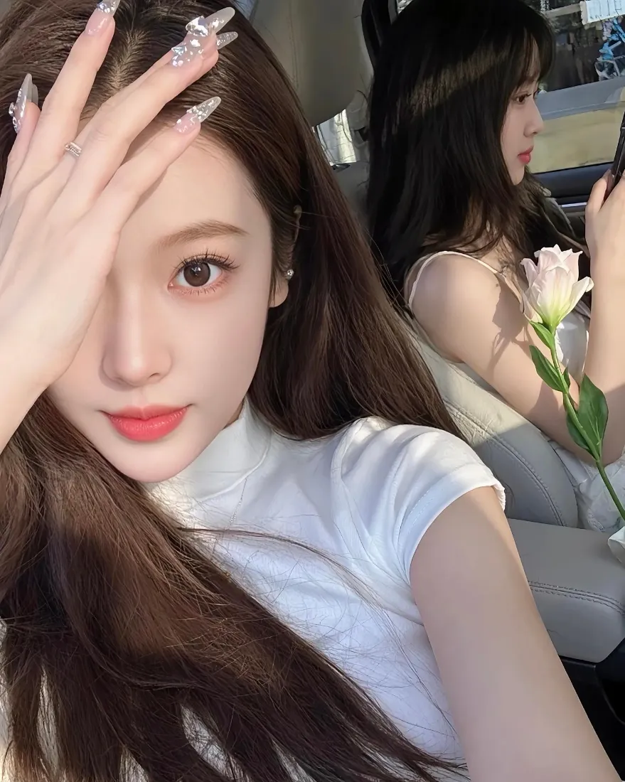 白衣美女手机壁纸｜车内背景图片 - 白玫瑰自拍「哲风壁纸」