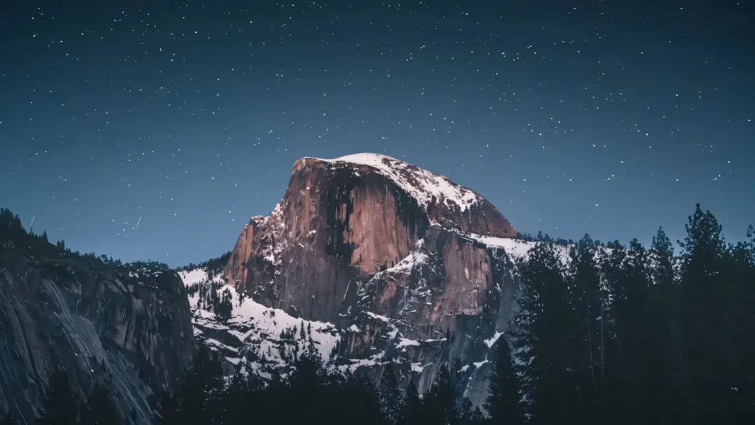 2k雪顶山峰星空壁纸｜森林夜空背景图片 - 自然风景「哲风壁纸」