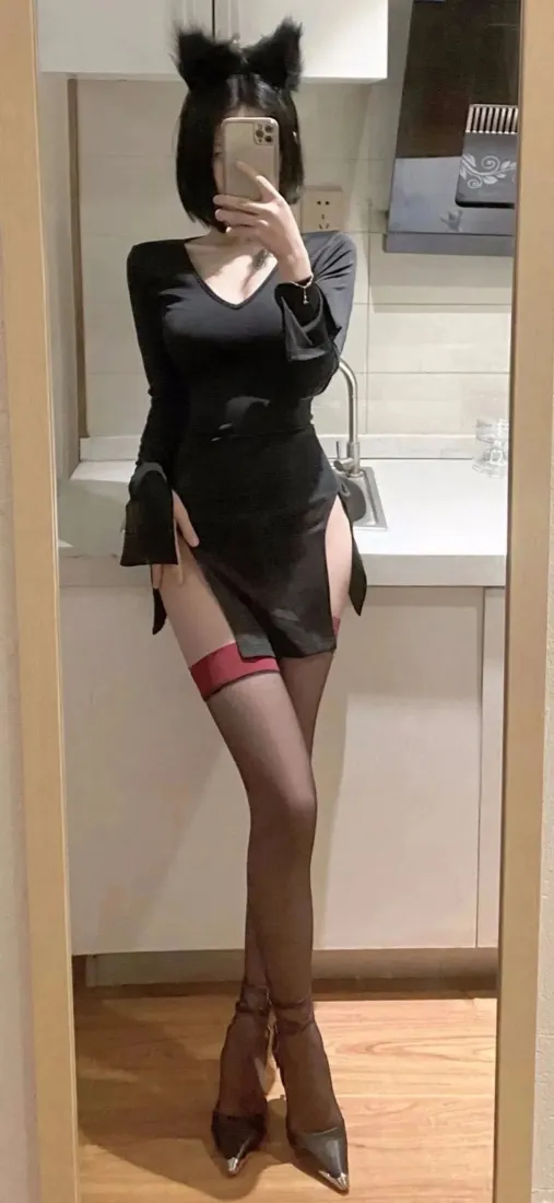 猫耳美女手机壁纸｜室内背景图片 - Ios 黑丝高跟鞋「哲风壁纸」