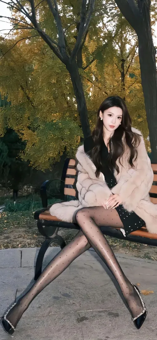 黑丝美女手机壁纸｜秋日树木背景图片 - 时尚穿搭「哲风壁纸」