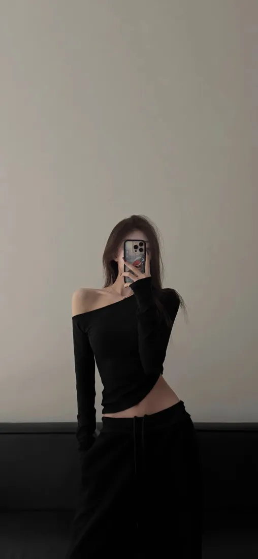 黑衣美女手机壁纸｜简约背景图片 - 时尚穿搭「哲风壁纸」