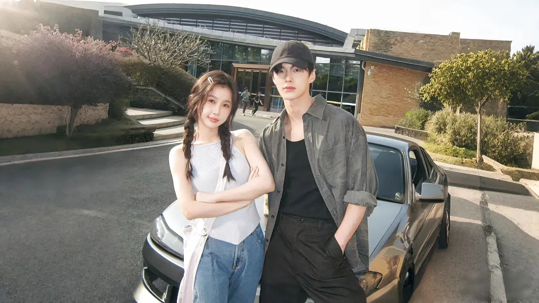 2k何与虞书欣壁纸｜汽车背景 - 时尚休闲合照「哲风壁纸」