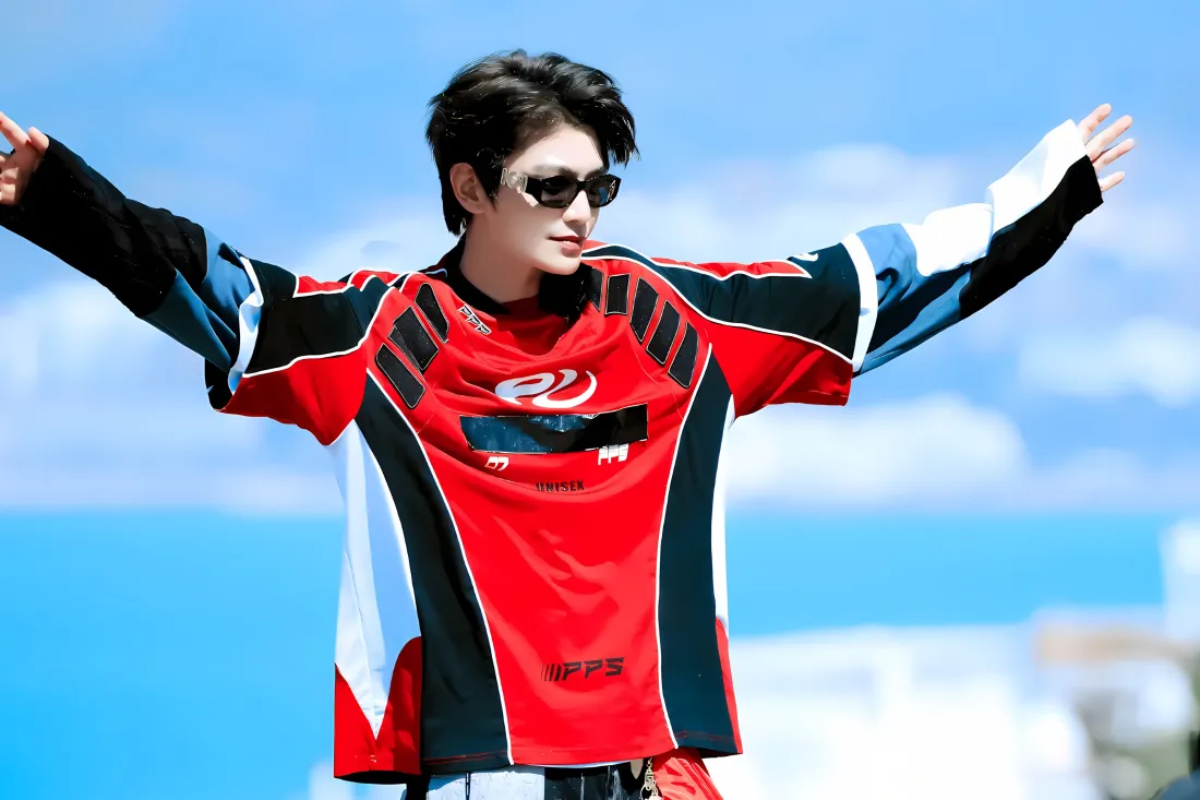 3k丁禹兮壁纸｜海边背景图片 - 休闲穿搭「哲风壁纸」