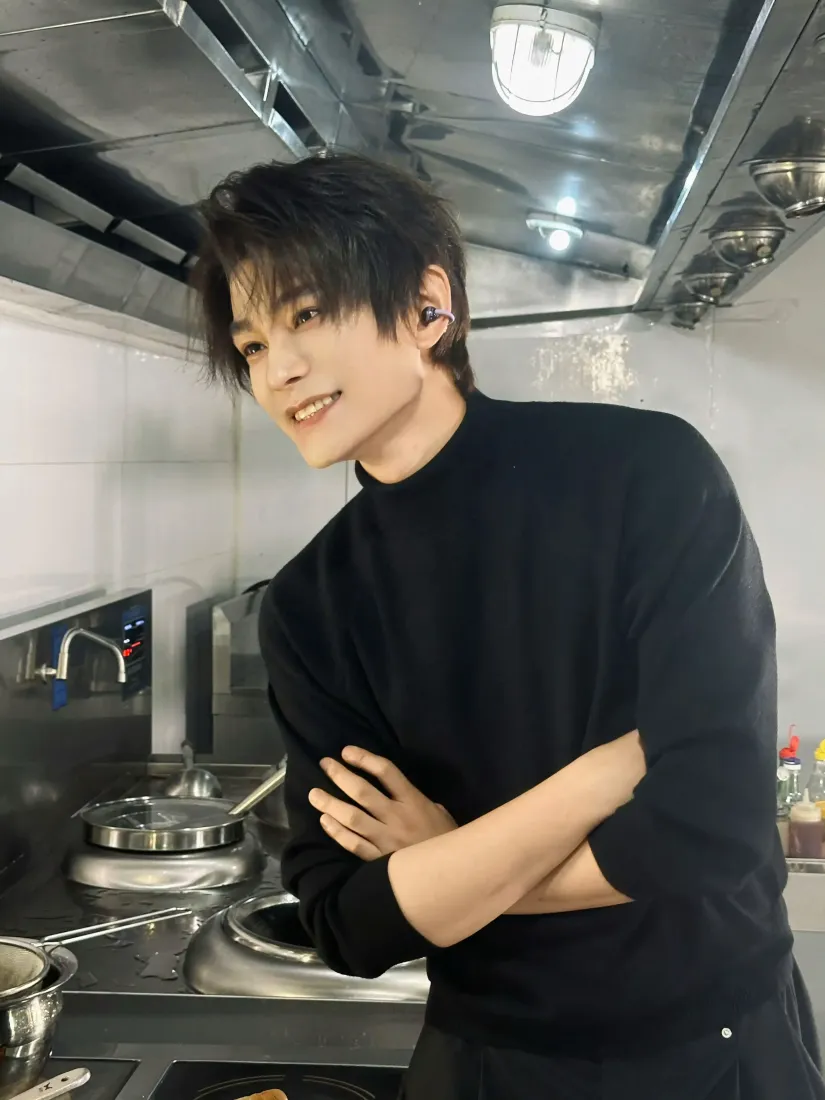 丁禹兮手机壁纸｜后厨背景图片 - 休闲内搭「哲风壁纸」