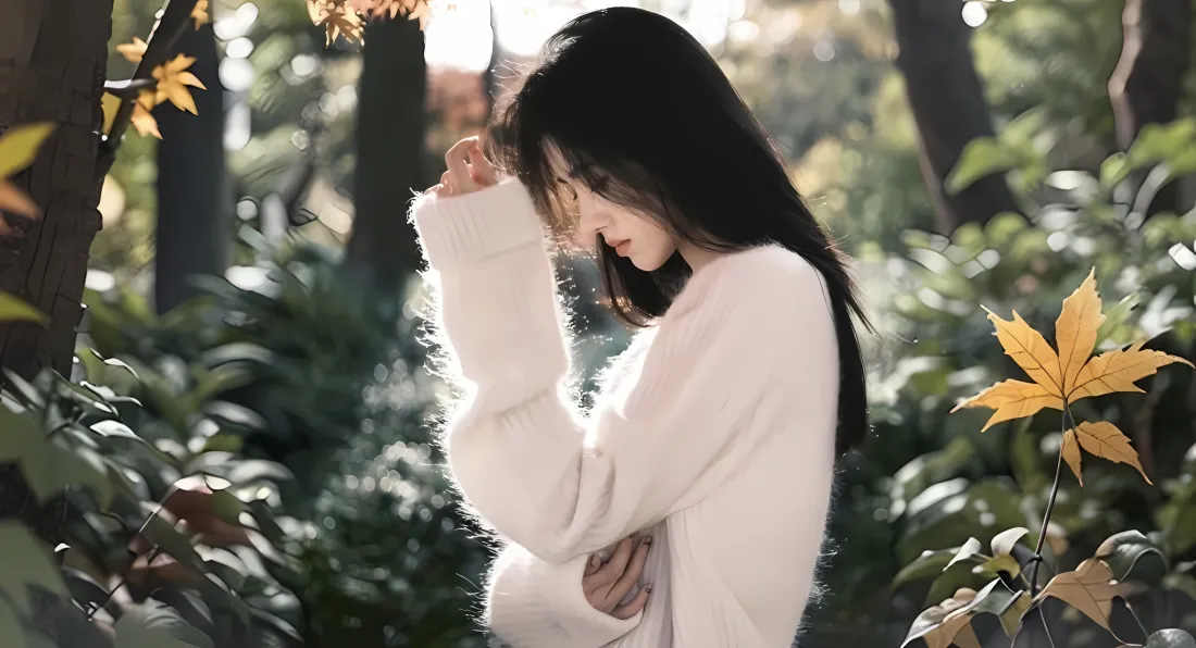 2k鞠婧祎壁纸｜自然风景背景图片 - 白色毛衣秋季黄叶「哲风壁纸」