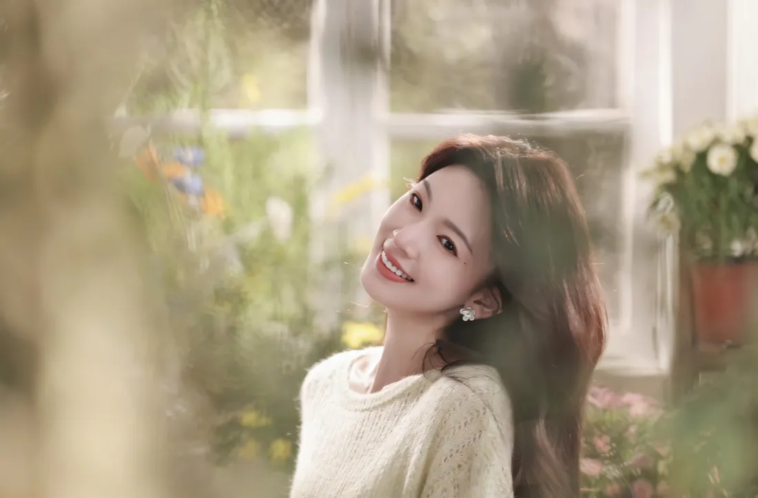 2k陈瑶壁纸｜绿植背景图片 - 开心微笑室内花卉「哲风壁纸」