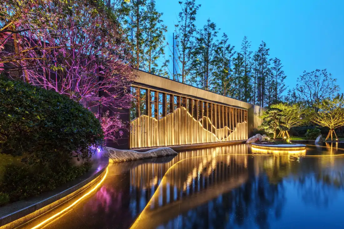 3k城市夜景壁纸｜园林景观背景图片 - 水池灯光建筑「哲风壁纸」