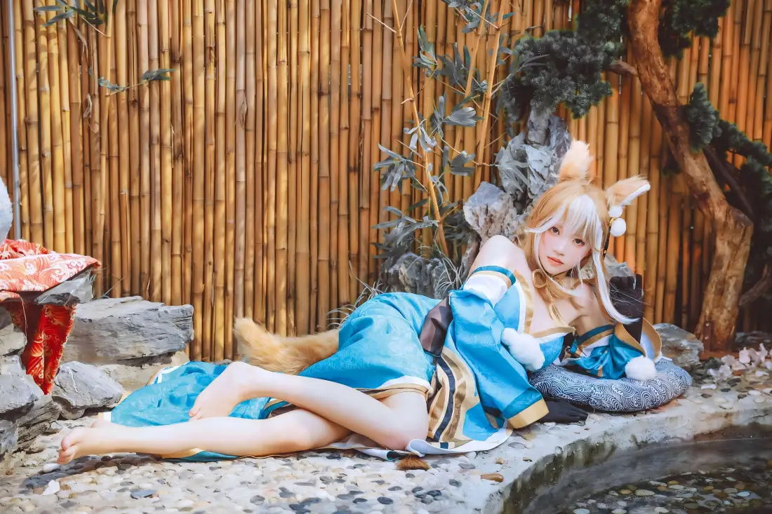 7k原神兽耳角色cos壁纸｜竹制庭院背景 - 蓝色服饰「哲风壁纸」