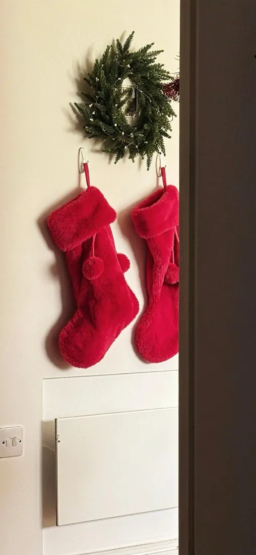 圣诞袜手机壁纸｜圣诞背景图片 - 圣诞节装饰「哲风壁纸」