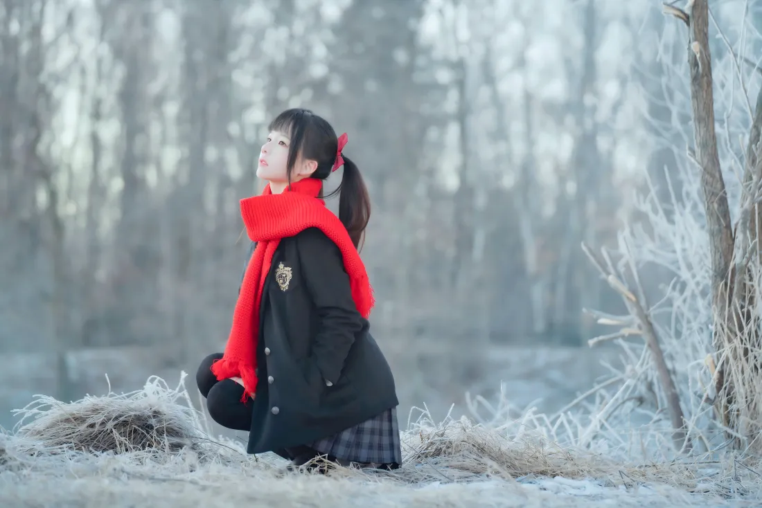 8k树凇小女孩壁纸｜户外背景图片 - 冬日风景「哲风壁纸」