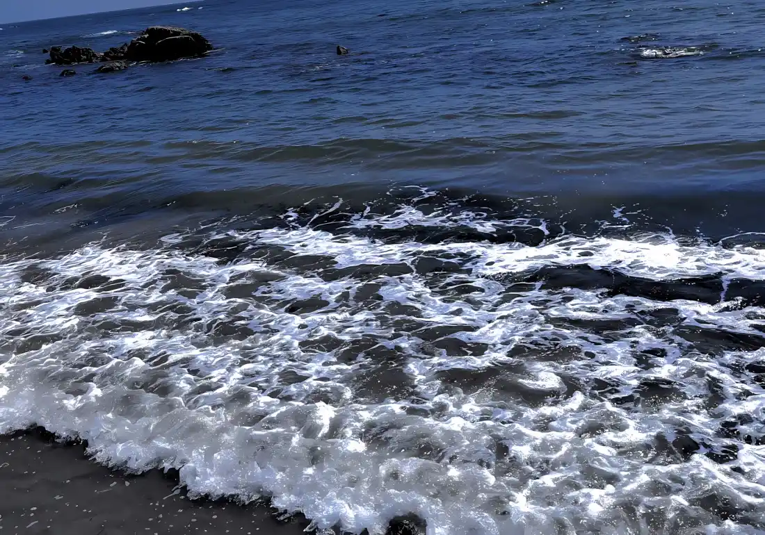 2k海边壁纸｜海边背景图片 - 白色浪花 海水「哲风壁纸」