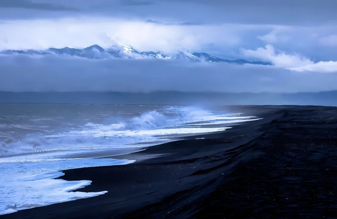 2k黑沙滩壁纸｜自然风景背景图片 - 雪山海水海浪「哲风壁纸」