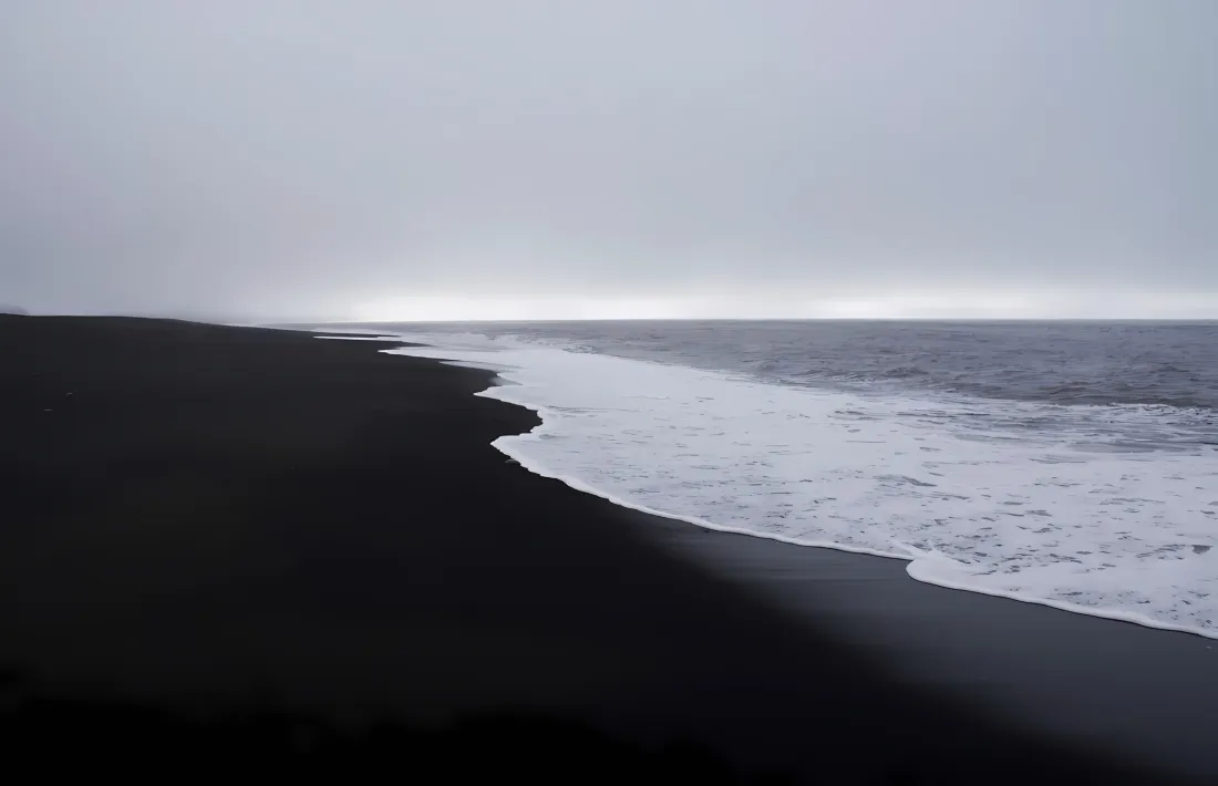 2k黑色沙滩壁纸｜海边背景图片 - 海浪海岸海景「哲风壁纸」