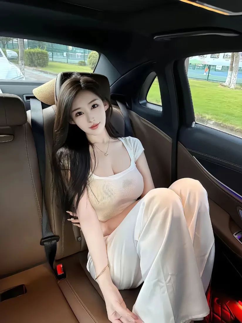 车内美女手机壁纸｜汽车内饰背景图 - 时尚穿搭美女「哲风壁纸」