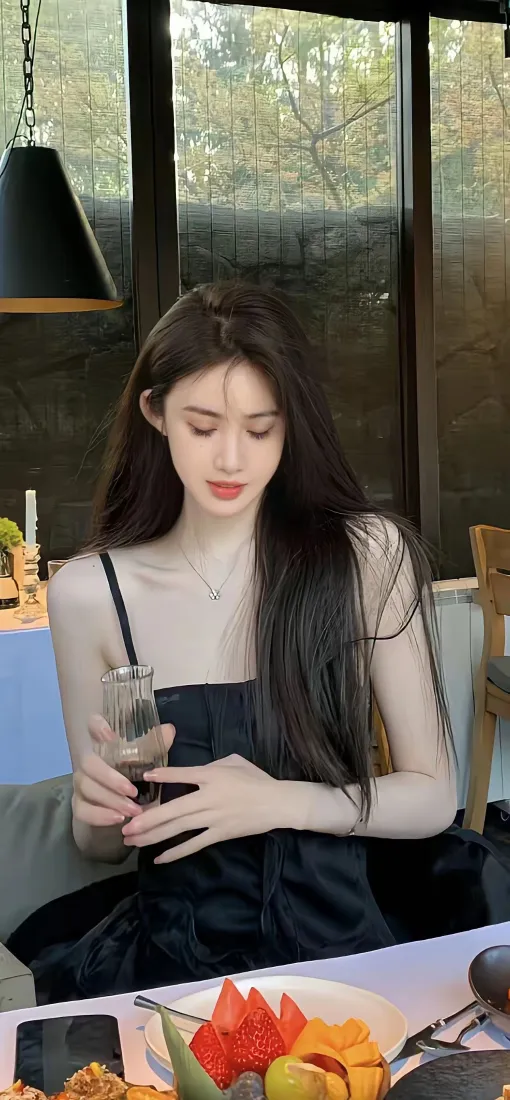 黑衣美女手机壁纸｜室内背景图片 - 休闲气质「哲风壁纸」