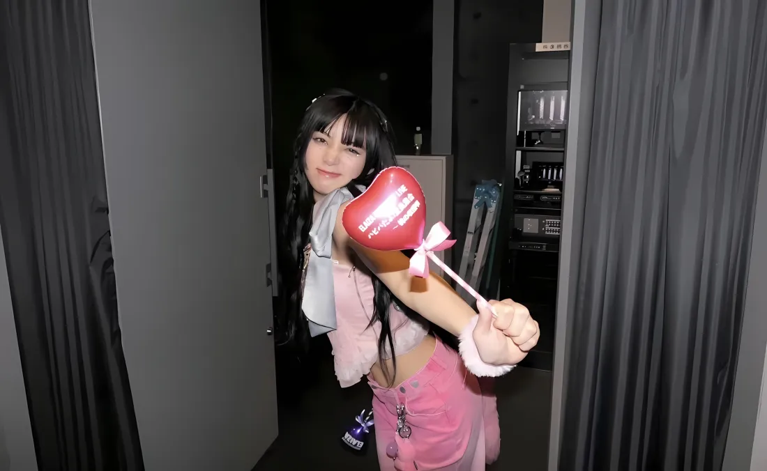 2k池田依来沙壁纸｜室内背景 - 粉色穿搭「哲风壁纸」