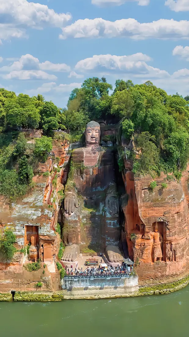 乐山大佛手机壁纸｜风景背景图片 - 景区佛像绿树「哲风壁纸」