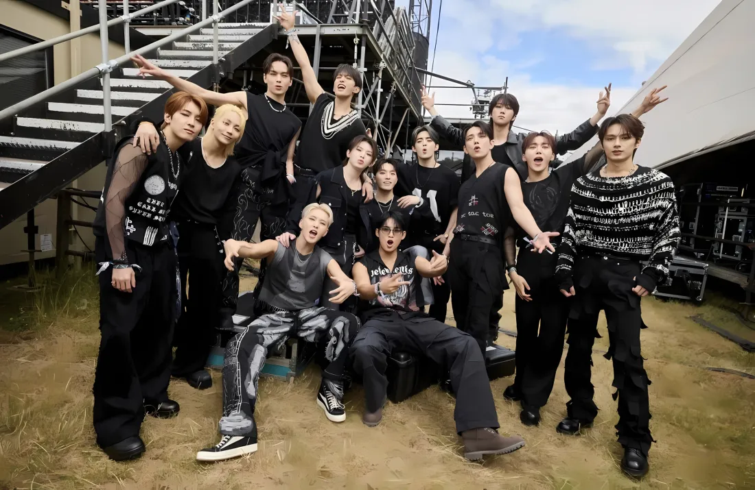 2kSEVENTEEN壁纸｜草地背景图片 - SVT男团「哲风壁纸」