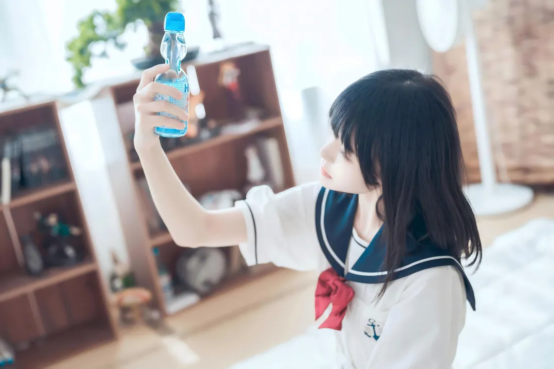 8kJK制服女生壁纸｜居家背景图片 - 自拍水瓶绿植「哲风壁纸」