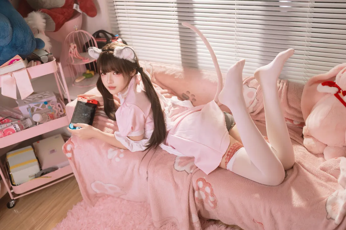 7k猫耳少女壁纸｜粉色房间背景图片 - 白色长袜「哲风壁纸」
