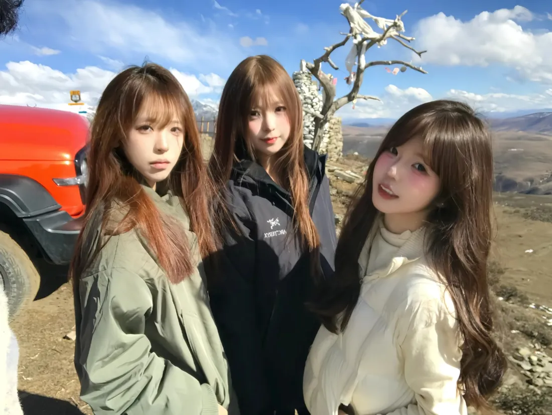 9k户外美女壁纸｜草原山脉背景图片 - 氛围感「哲风壁纸」