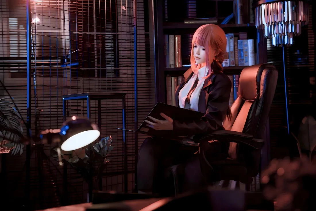 7k玛奇玛cosplay壁纸｜室内背景图片 - 电锯人美女「哲风壁纸」