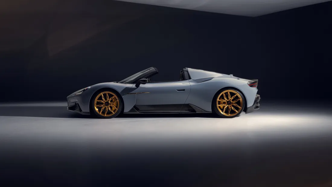 5k跑车壁纸｜暗色背景图片 - 5K黄色轮毂敞篷车「哲风壁纸」