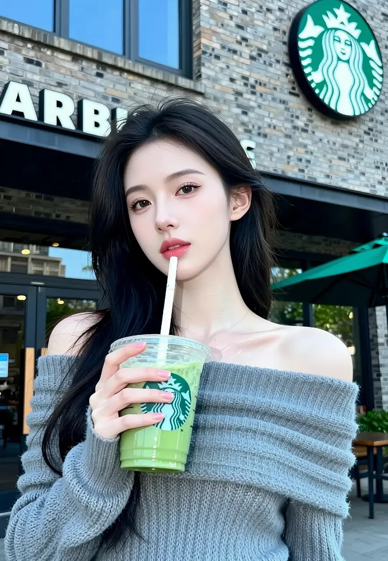 长发美女星巴克饮品手机壁纸｜灰色露肩毛衣背景 - 街拍「哲风壁纸」
