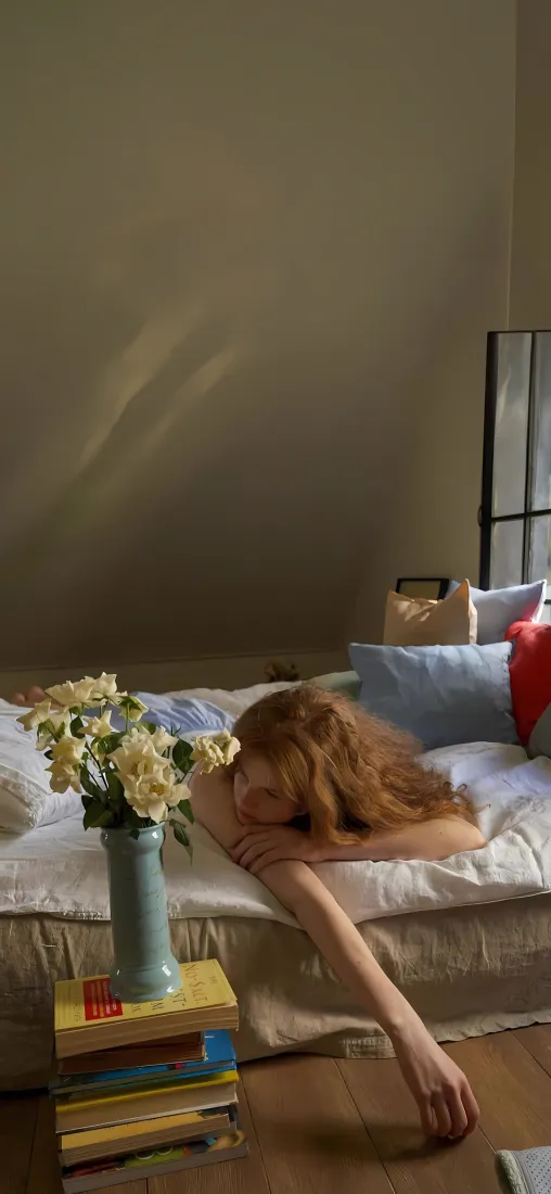 红发美女手机壁纸｜卧室背景图片 - 简约光影「哲风壁纸」