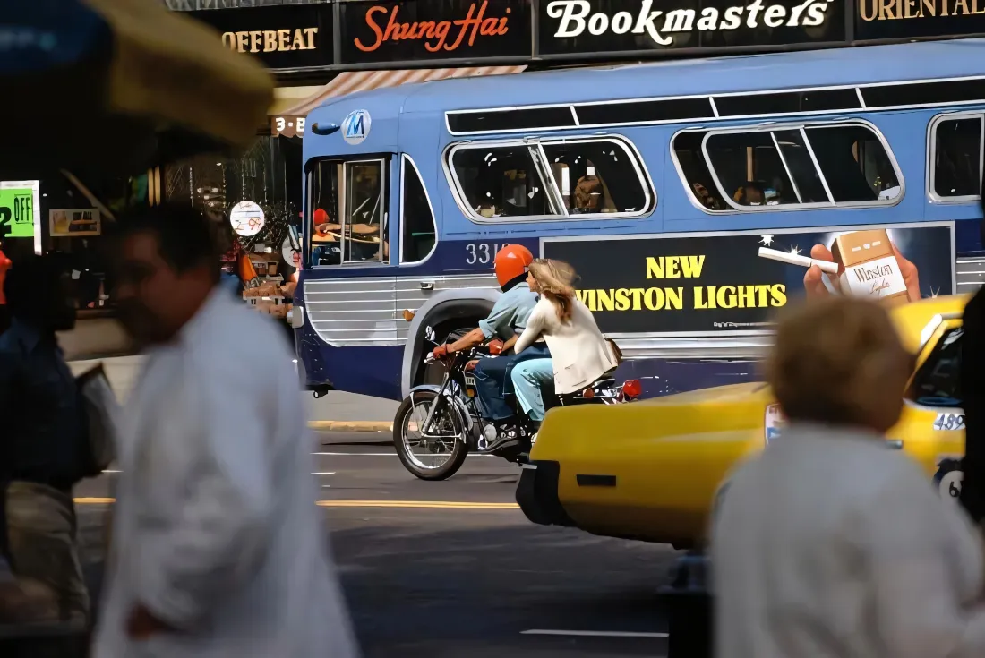 2k摩托车骑手壁纸｜城市街景图片 - 出租车「哲风壁纸」