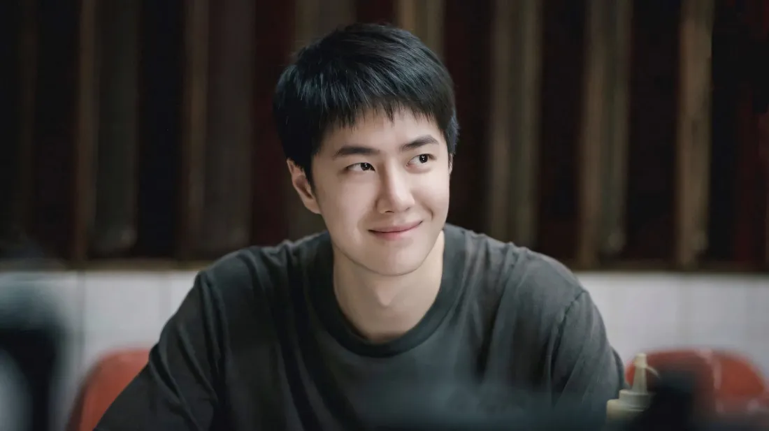 2k王一博壁纸｜可爱背景图片 - 微笑休闲室内「哲风壁纸」