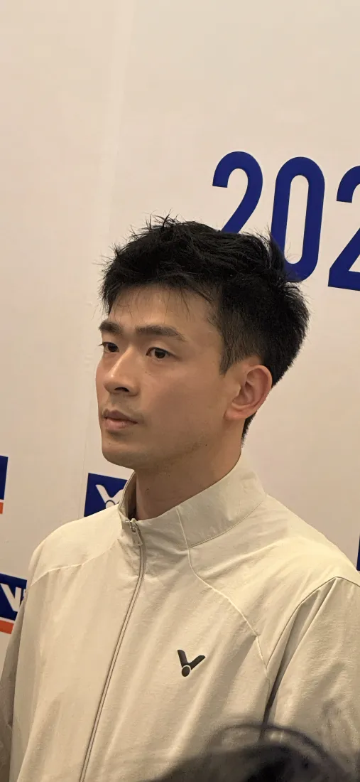 郑思维手机壁纸｜采访背景图片 - 羽毛球运动员「哲风壁纸」
