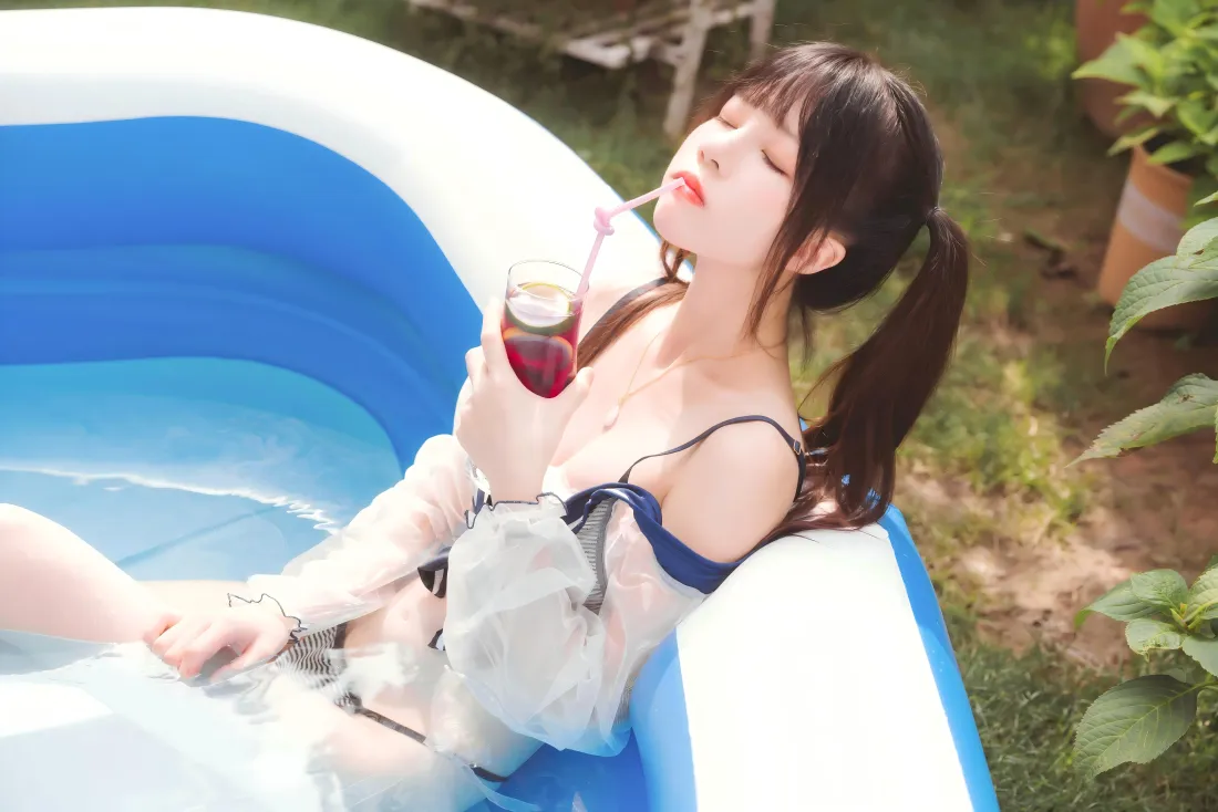 8k美女泳池壁纸｜户外泳池背景 - 夏日清凉「哲风壁纸」