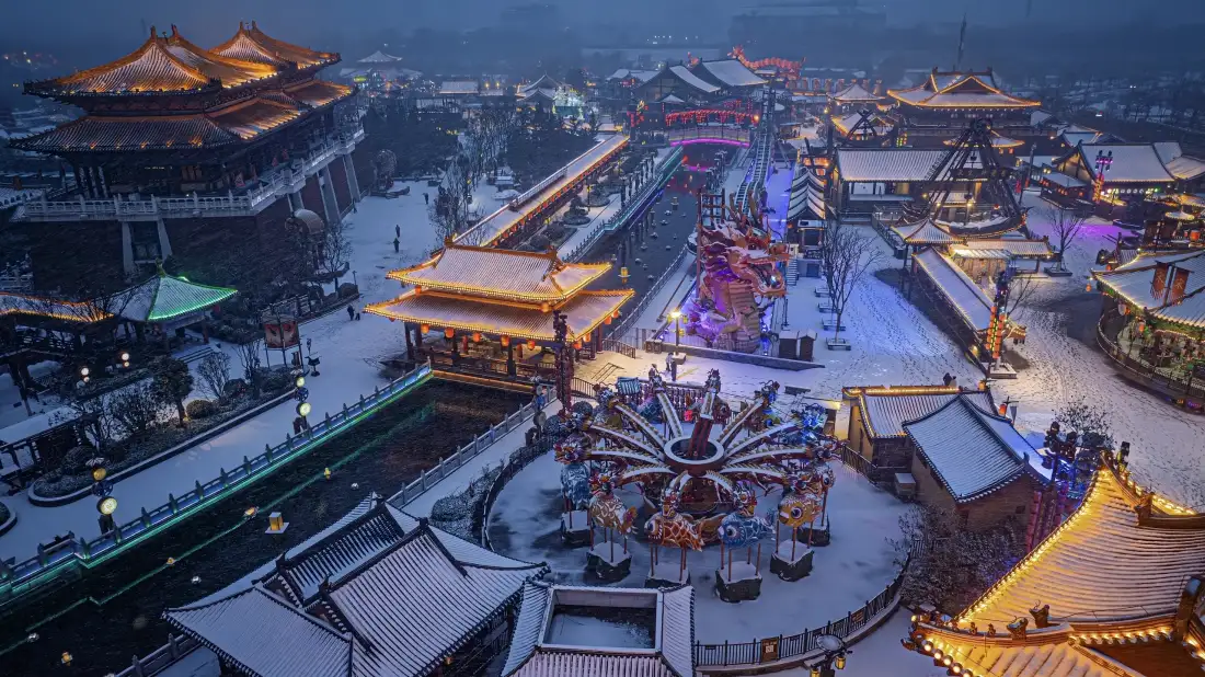 3k开封雪景壁纸｜古建筑背景图片 - 冬季城市夜景「哲风壁纸」