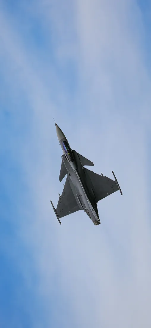 战机手机壁纸｜蓝天背景图片 - 飞行战斗机「哲风壁纸」