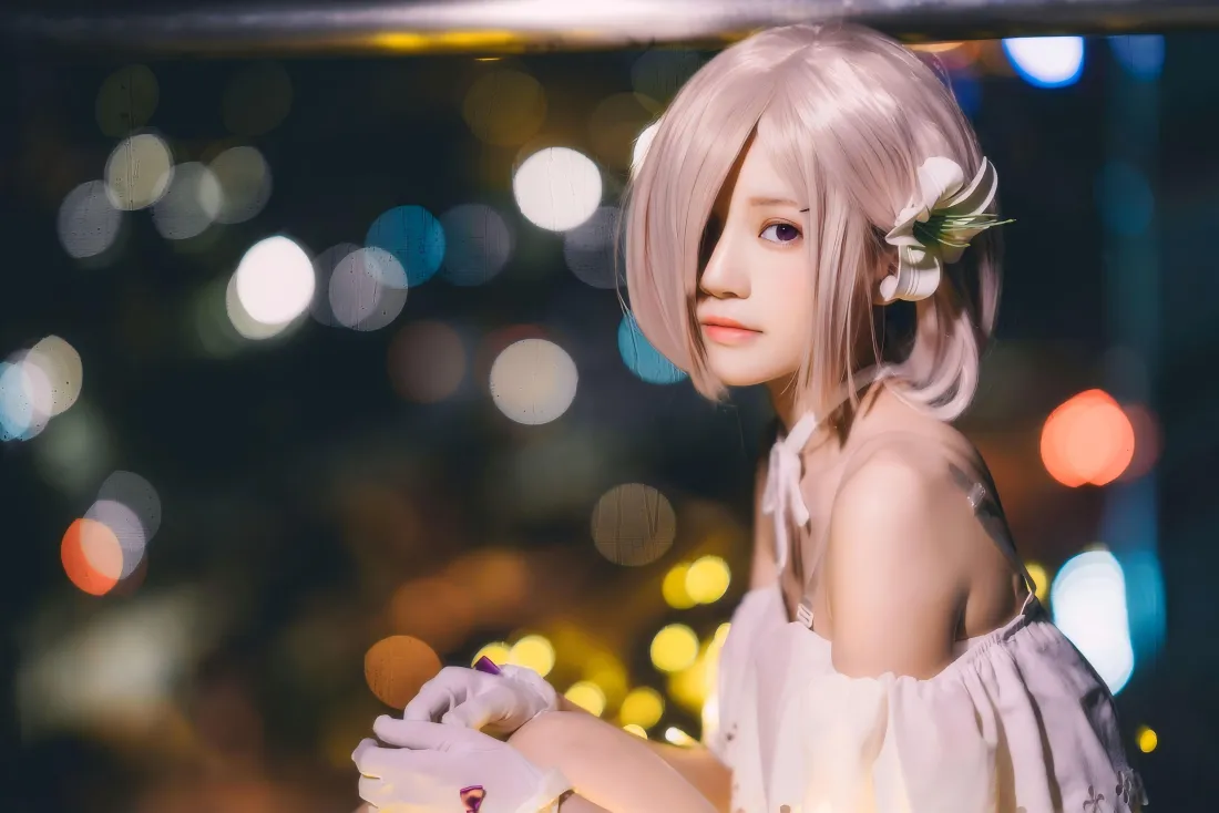 6kcoser壁纸｜夜景光斑背景图片 - 粉色短发美女「哲风壁纸」