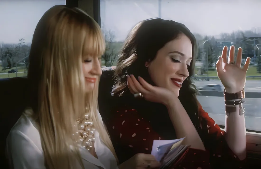 2k破产姐妹壁纸｜巴士背景图片 - 麦克斯卡洛琳「哲风壁纸」