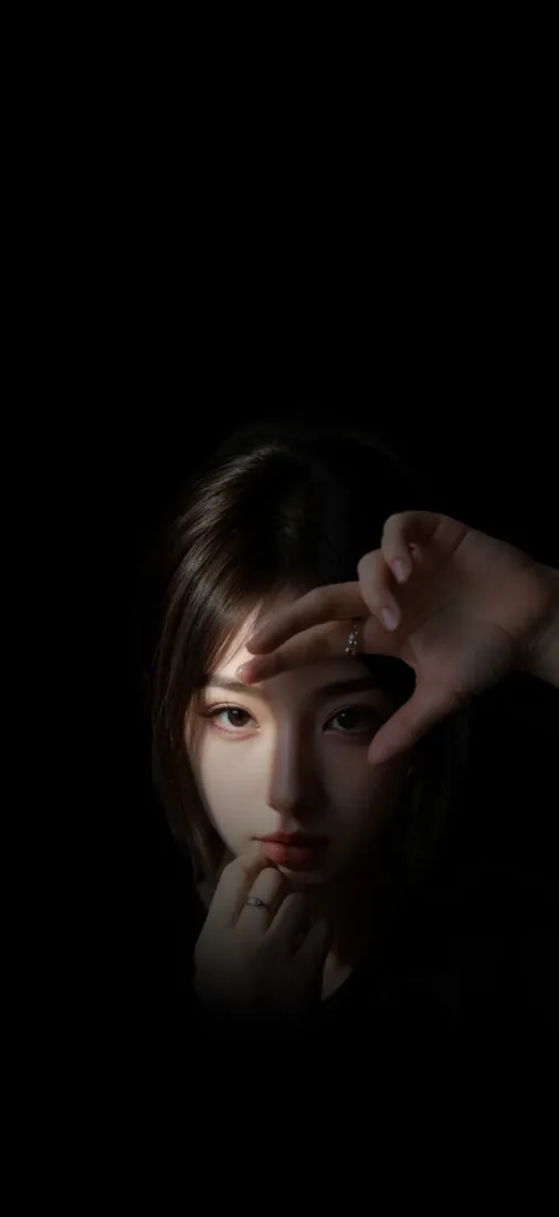 暗黑美女红唇手机壁纸｜黑色背景光影 - 艺术感「哲风壁纸」