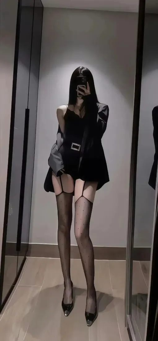 黑丝美女手机壁纸｜走廊背景图片 - 自拍「哲风壁纸」