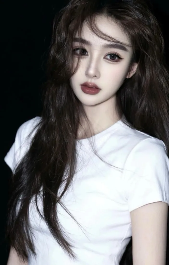 白衣美女人物图「哲风壁纸」