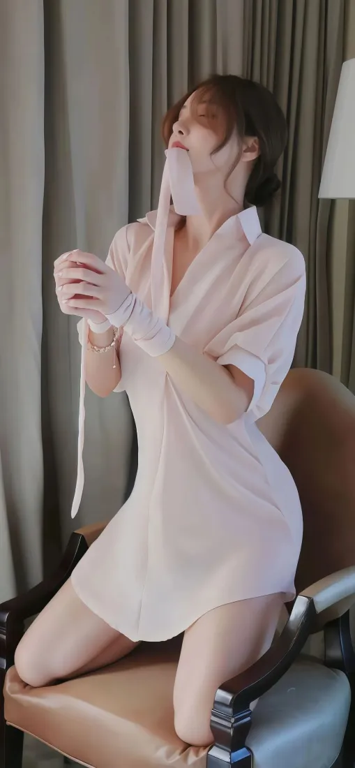 衬衫裙美女手机壁纸｜室内背景图片 - 优雅气质「哲风壁纸」