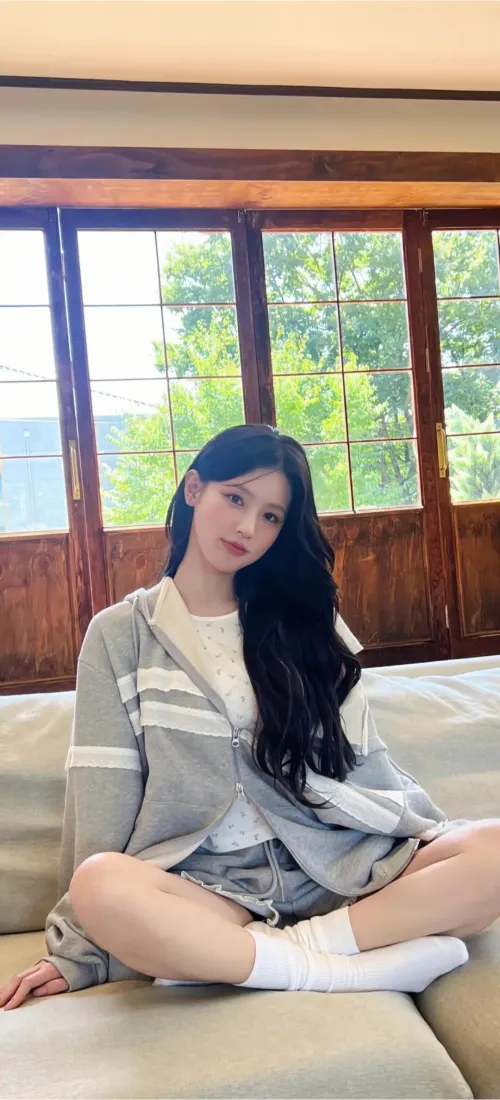 长发美女手机壁纸｜居家背景图片 - 清新休闲「哲风壁纸」