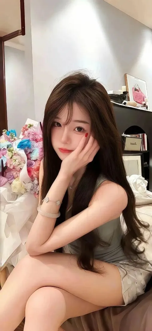 美女手机壁纸｜室内背景图片 - 长发浅色穿搭「哲风壁纸」