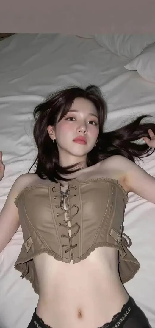 长发美女手机壁纸｜卧室背景图 - 棕衣黑裤「哲风壁纸」