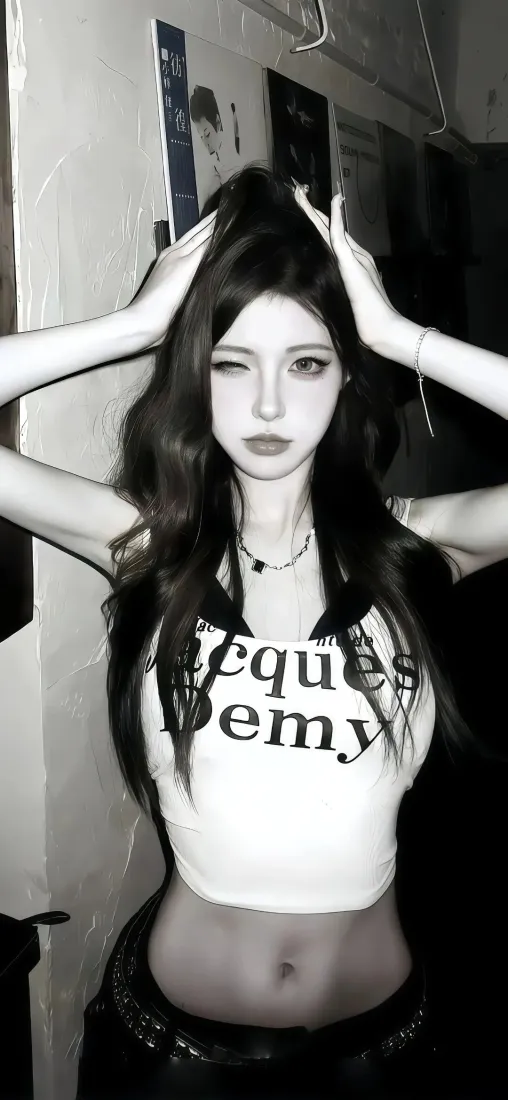 长发美女手机壁纸｜黑白背景 - 露脐装酷女孩「哲风壁纸」